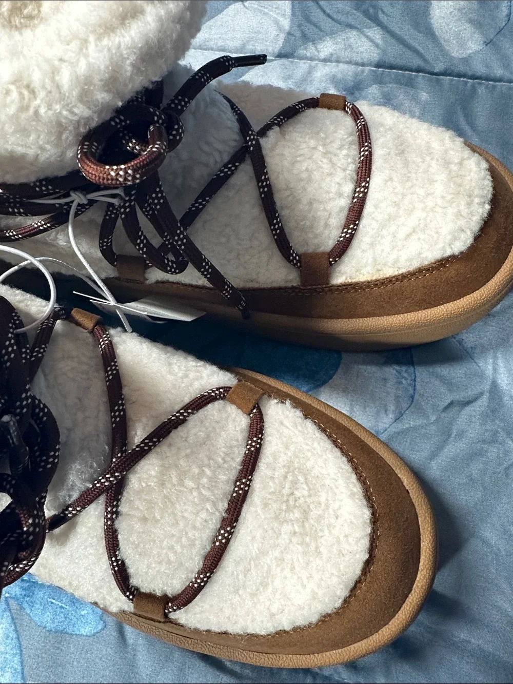 NWTS Women’s Old Navy Cream Sherpa Ankle Boots with Brown Trim Sz 11